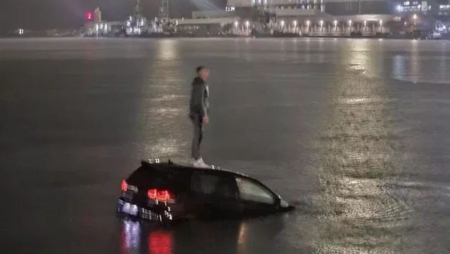 Makina bie në det në portin e Barit, shpëtohet drejtuesi shqiptar