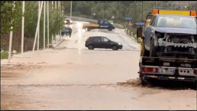 Emergjencë nga reshjet e dendura, efektivët dhe mjete të