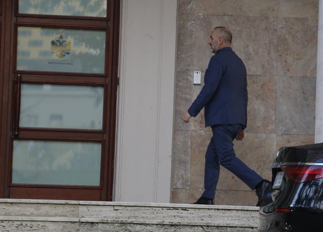 Ulsi Manja shkon në Kryeministri