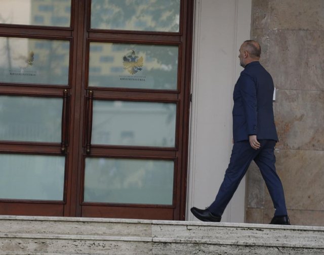 Ulsi Manja shkon në Kryeministri