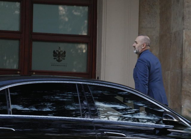 Ulsi Manja shkon në Kryeministri