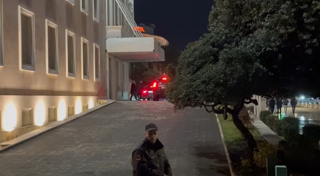 Video/ Takim me Ballukun! Rama largohet nga Kryeministria pas 8 orësh!