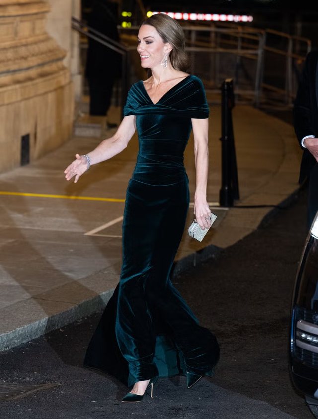 Foto/ Një rikthim i paharrueshëm! Kate Middleton shkëlqen me