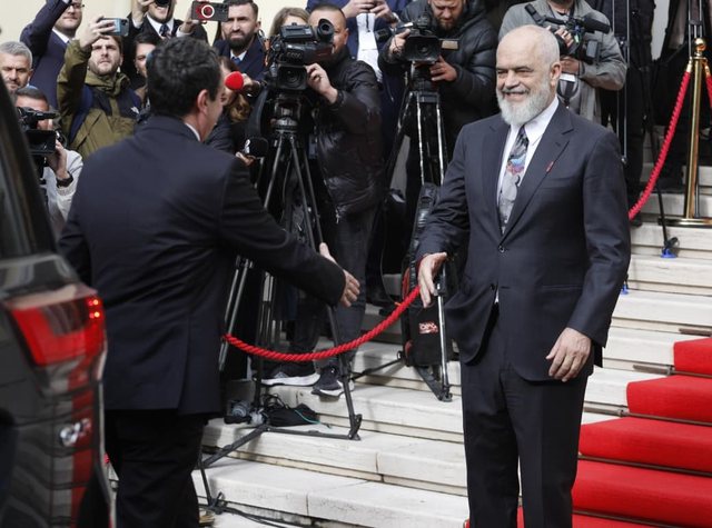 Si janë raportet me Kurtin? Rama: E keni kthyer telenovelë, e do,