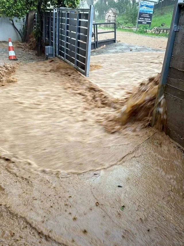 Pamjet/ Moti i keq prek edhe Greqinë Perëndimore, fshatra të