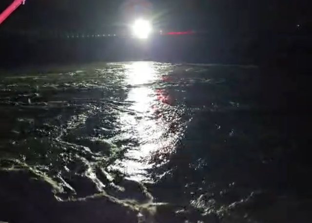 Moti i keq/ Niveli i Vjosës arrin 8.3 metra, rrezik për përmbytje