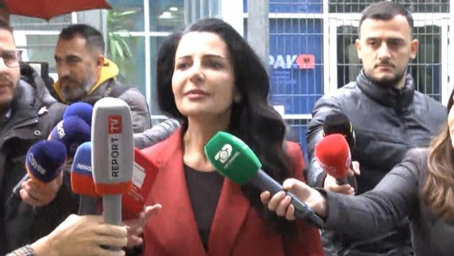 Pas më shumë se gjysmë ore, Balluku del nga GJKKO! Nuk pranon