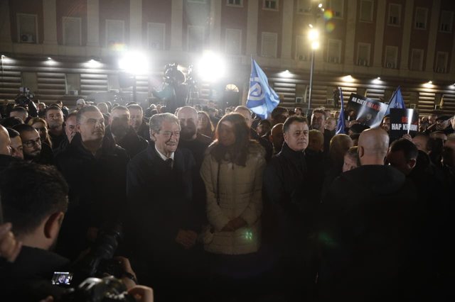 Fotot/ PD mban protestën e radhës para Kryeministrisë