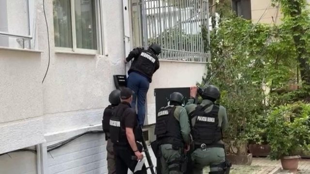 Të armatosur rëndë! Kush janë dy të ngujuarit në