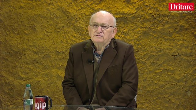 Gjuhëtari Xhevat Lloshi: Pse Kongresi i alfabetit u mbajt pikërisht