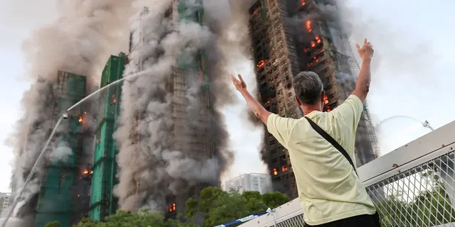 Zjarr shkatërrues në Hong Kong. 44 të vdekur dhe mbi 270 të