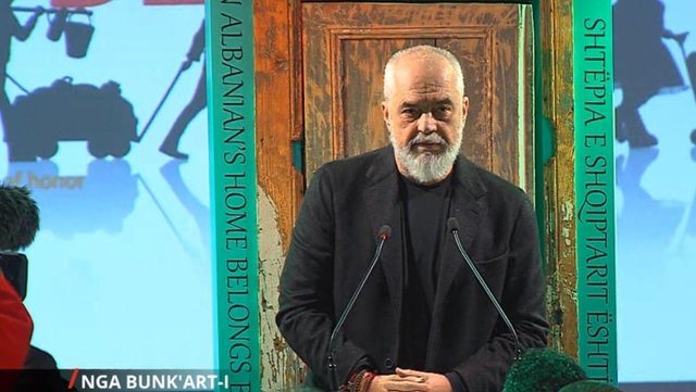 Ekspozita 'Besa' në Bunk’Art 2, Edi Rama: Zoti bekoftë