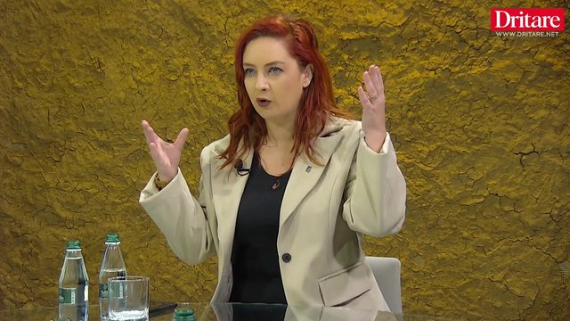 Si u shpëtua biblioteka e Laprakës në 97-ën!