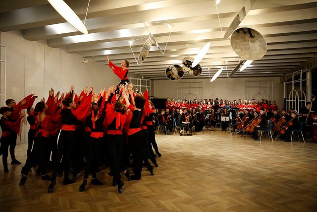 Berati, Vlora, Tirana dhe Shkodra festojnë Nëntorin me art, zeje dhe