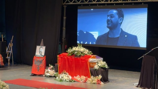 Big Mama në lot: Po të përcjell nga skena ku u rritëm!