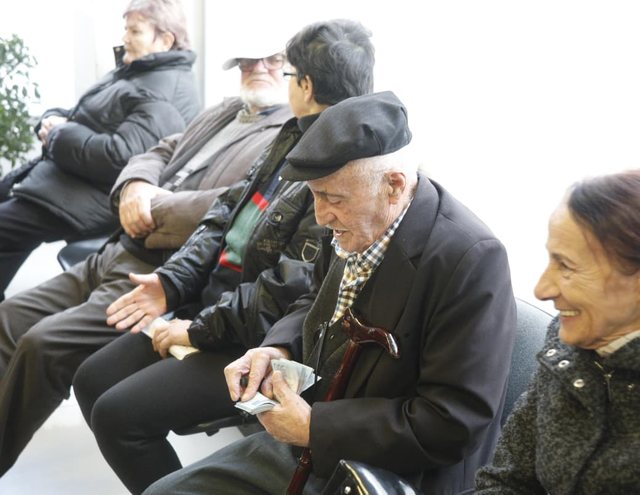 Pensionistët në radhë për bonusin e fundvitit!