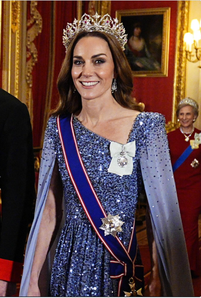 Princesha e Uellsit shkëlqeu në Windsor me fustanin blu dhe