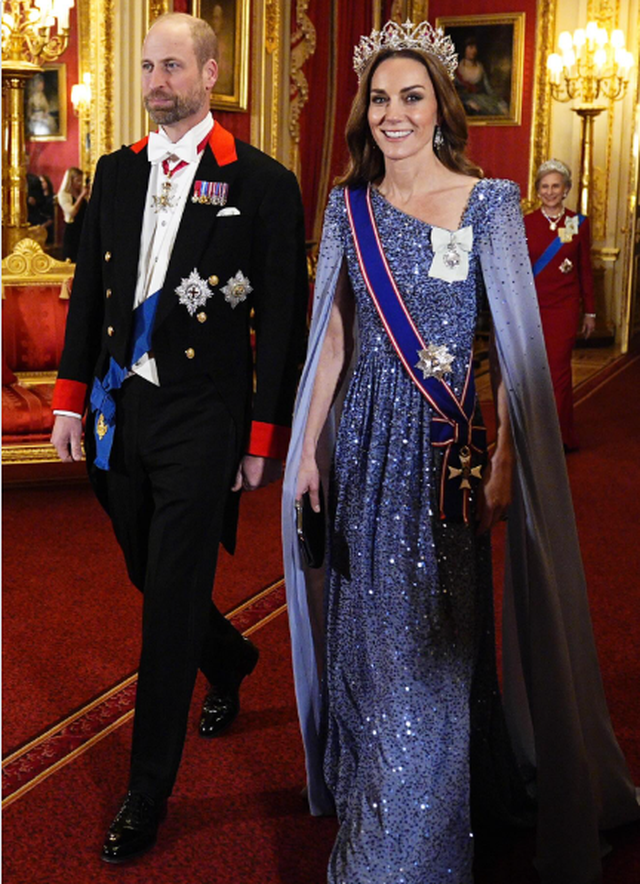 Princesha e Uellsit shkëlqeu në Windsor me fustanin blu dhe