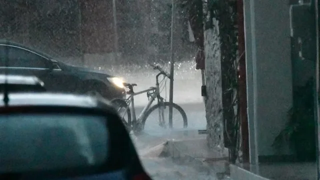 Stuhia e fuqishme “Byron” godet Greqinë, përmbytje në