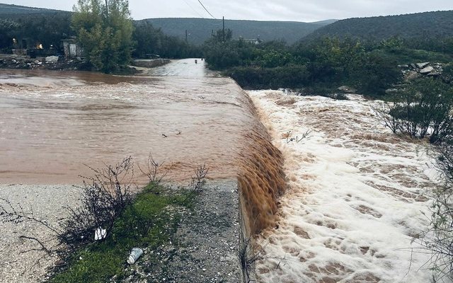 Stuhia e fuqishme “Byron” godet Greqinë, përmbytje në