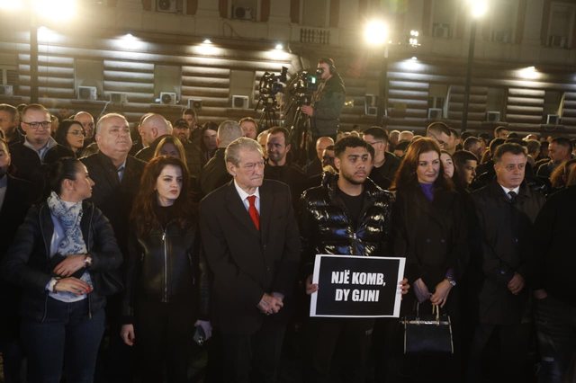 Fotot/ Çfarë nuk u pa nga protesta e Berishës para