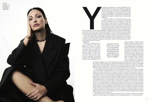 Bleona Qereti në kopertinën e dhjetorit të Vogue Latin America!