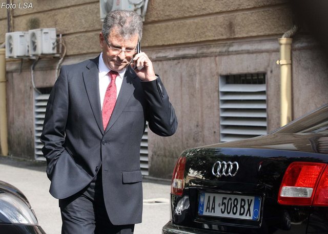 Visho Ajazi: Kush jam unë!