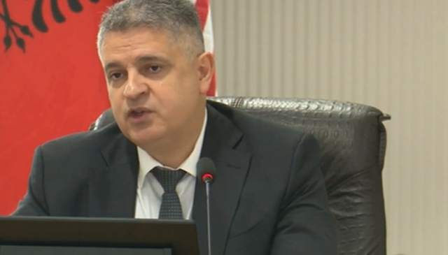 Adnan Xholi shpalos karrierën 28-vjeçare dhe vizionin për