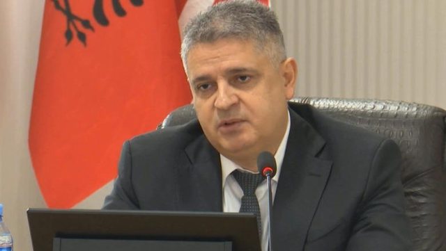 Xholi tregon krimet e rënda që ka hetuar!