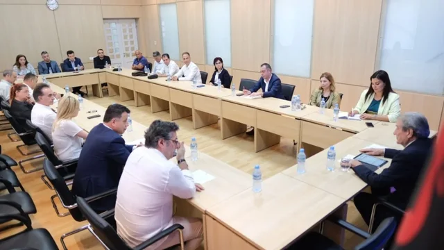 Mbyllet me tensione mbledhja e kryesisë e PD-së, Salianji kërkon