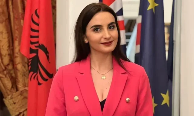 Ia kontrolloj gjithmonë telefonin të dashurit. A është kjo