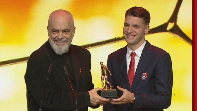 Kryeministri Rama jep çmimin, zgjidhet Lojtari i Vitit te