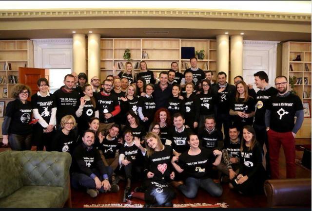 Veliaj, dit&euml;lindja n&euml; burg. Ja urimet!