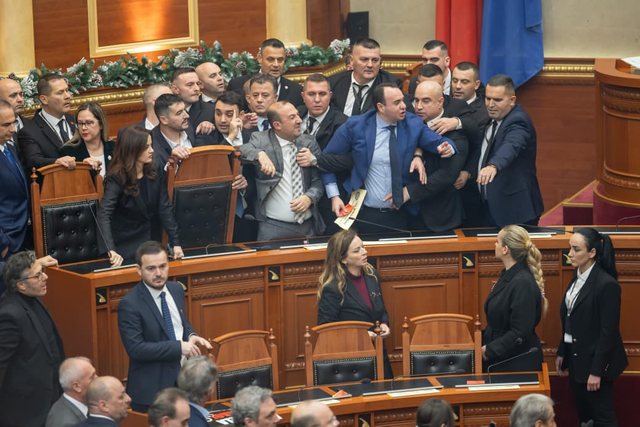 Çfarë nuk u pa nga seanca sot! Gjithçka në foto!