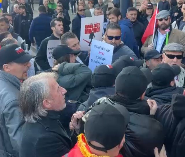 Protesta e ‘Shqipëria Bëhet’ para kryeministrisë,