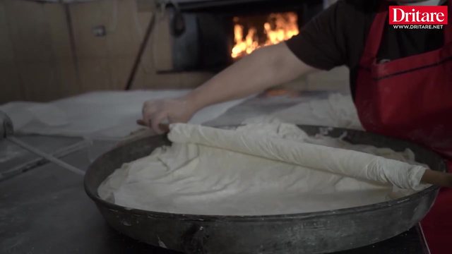 Bakllava dhe kujtime! Nj&euml; udh&euml;tim n&euml; koh&euml;, nga furra e