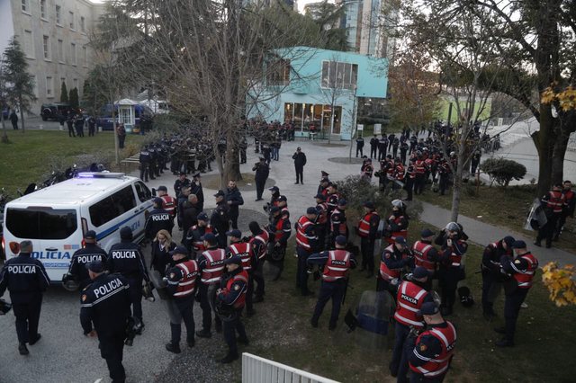 Fotot/ &Ccedil;far&euml; po ndodh tani para Kryeministris&euml;!