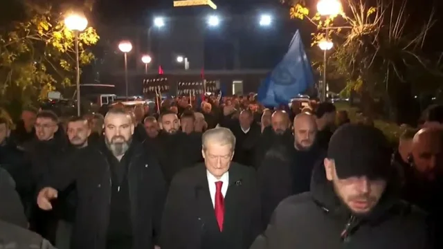 Live/ Nis protesta komb&euml;tare e PD, Berisha del n&euml; shesh