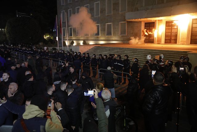 Foto/ &Ccedil;far&euml; nuk u pa nga protesta e PD-s&euml; para