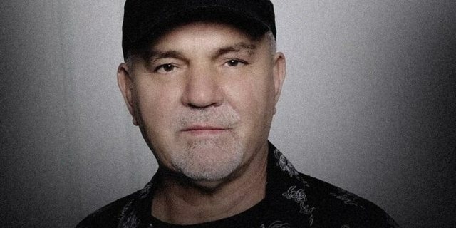 Ndahet nga jeta &ldquo;Shemi&rdquo;, z&euml;ri legjendar i grupit