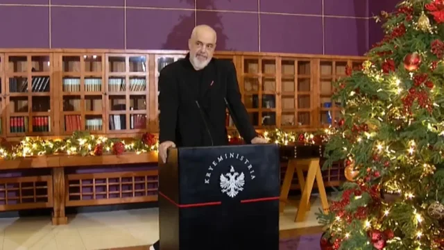 Rama n&euml; ceremonin&euml; e nx&euml;n&euml;sve ekselent&euml;: Nuk ka