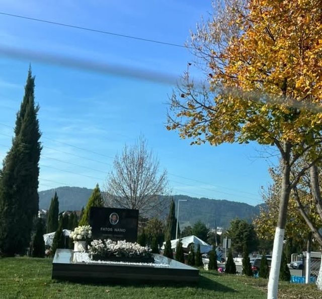 Ndalova sot te varri i Fatos Nanos