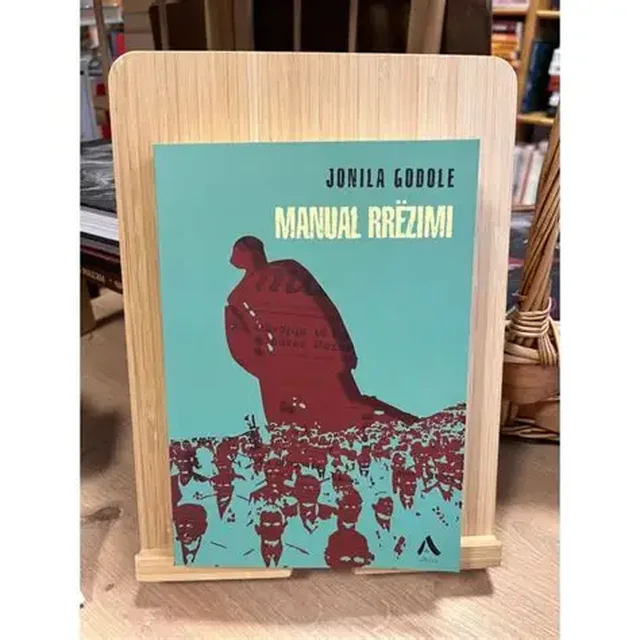 Un&euml; k&euml;rkova n&euml; 10 vite fajtor&euml;t e Diktatur&euml;s! Flet