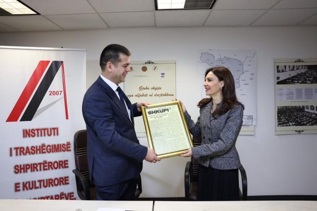 Spiropali nga Shkupi: Gjuha shqipe, gjuh&euml; zyrtare n&euml; Maqedonin&euml; e