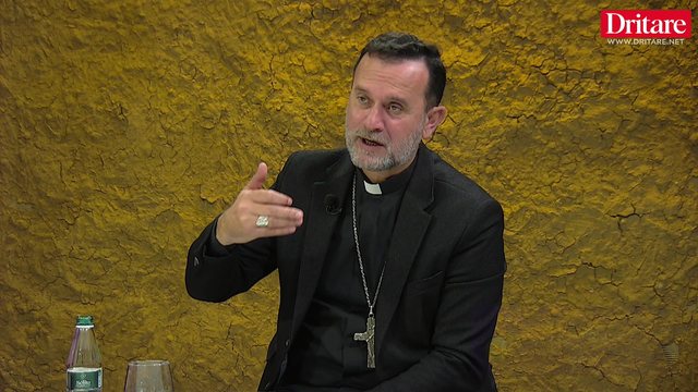 Rr&euml;fimi i rrall&euml; i Imzot Gjergj Met&euml;s p&euml;r Krishtlindje: