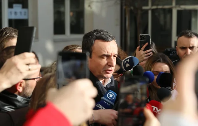 Albin Kurti voton n&euml; zgjedhjet e parakohshme! Fton qytetar&euml;t p&euml;r
