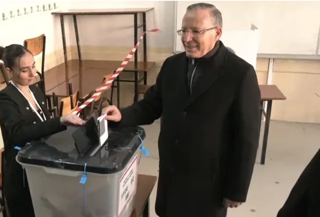 Kosovë/ Voton Kryetari i Partisë Demokratike, ja mesazhi për