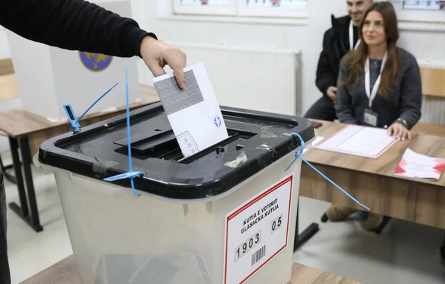 Zgjedhjet n&euml; Kosov&euml;/ KQZ: Deri n&euml; or&euml;n 15:00 votuan 28.65% e