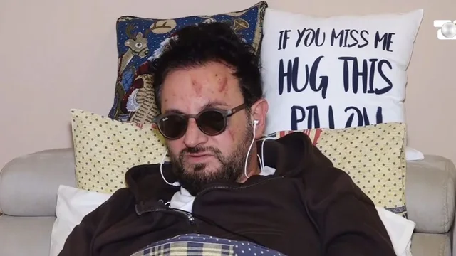 Gazetari Tozaj tregon kush e dhunoi: M&euml; lan&euml; p&euml;r t&euml; vdekur