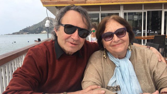 U rr&euml;zova para k&euml;mb&euml;ve t&euml; tij! K&euml;shtu nisi dashuria mes